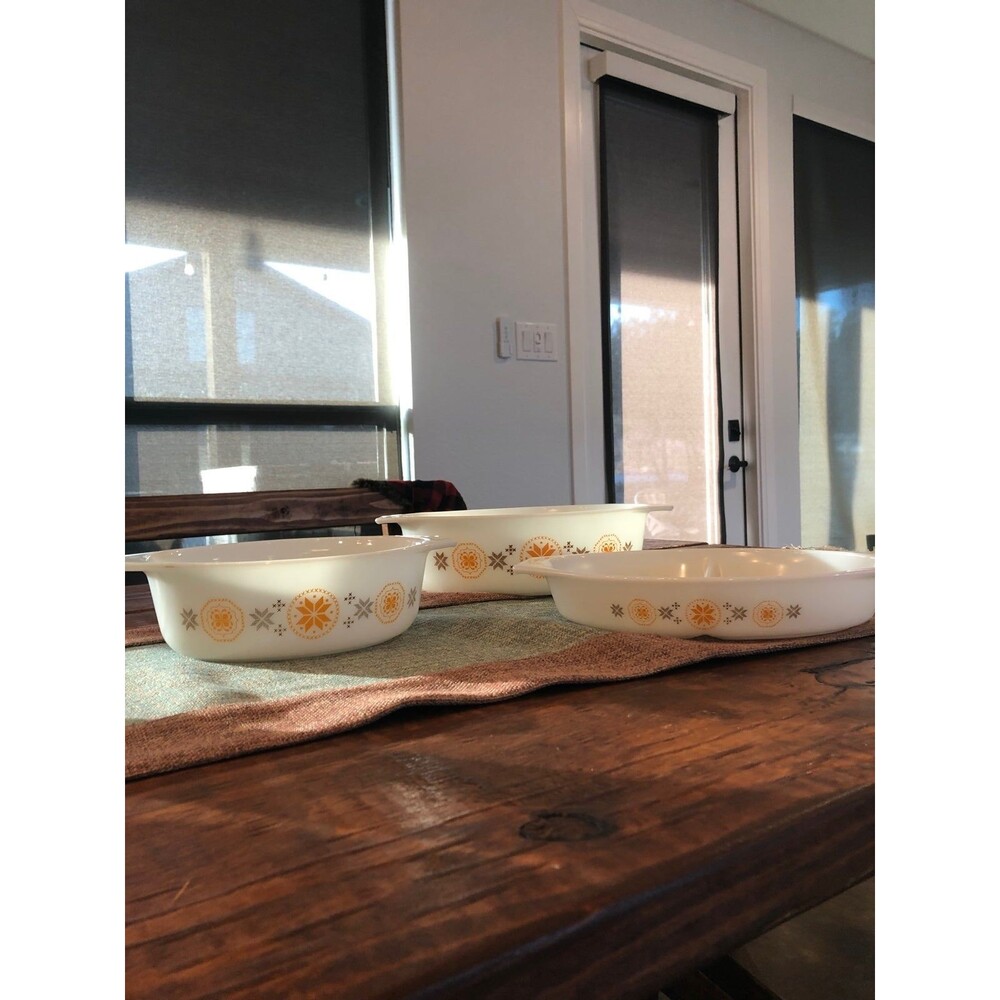Pyrex Town and Country lot of 3